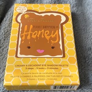 Too Faced Peanut Butter and Honey Eyeshadow